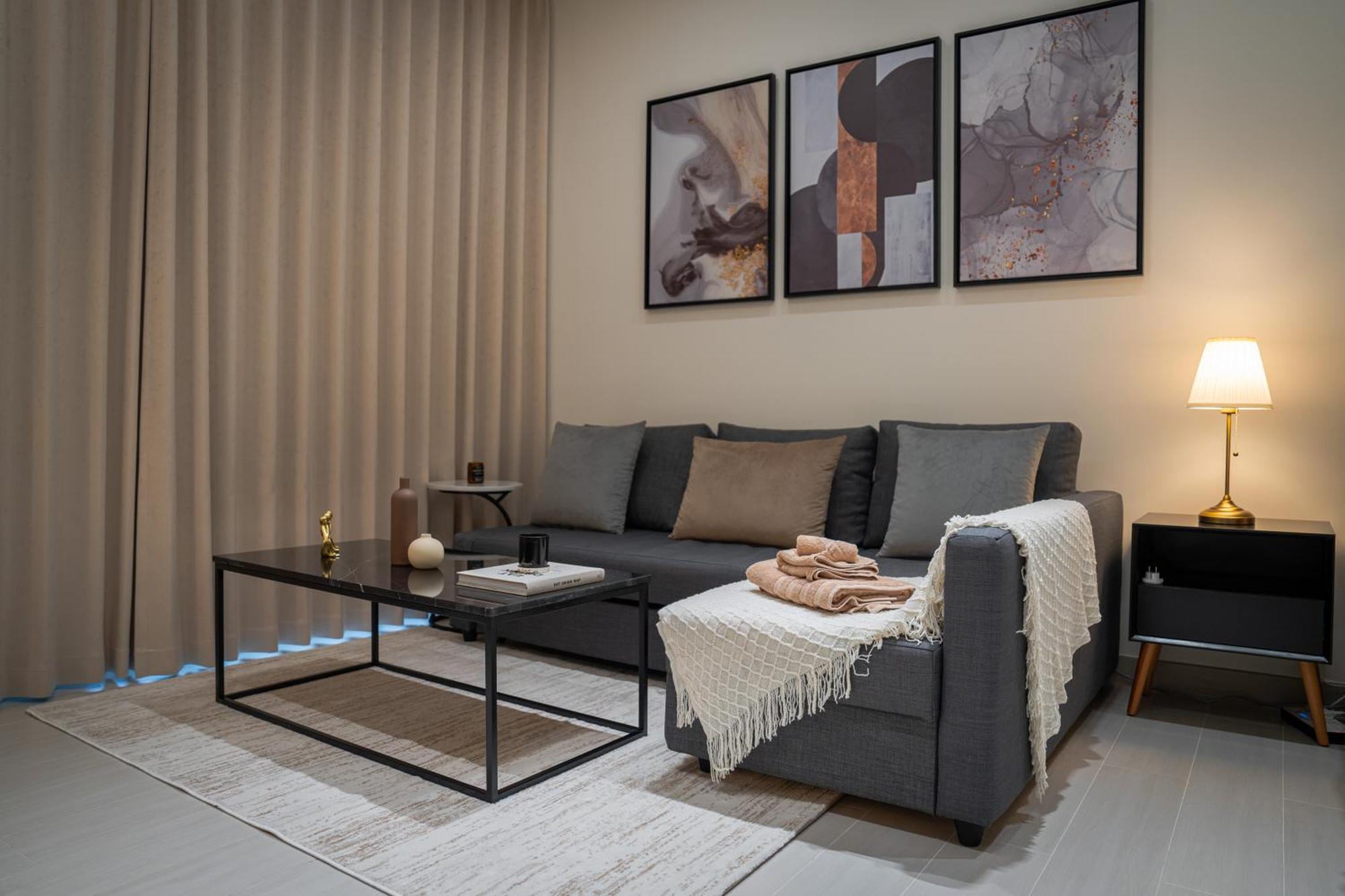 Lux Business Bay With Jacuzzi & Canal View Apartment