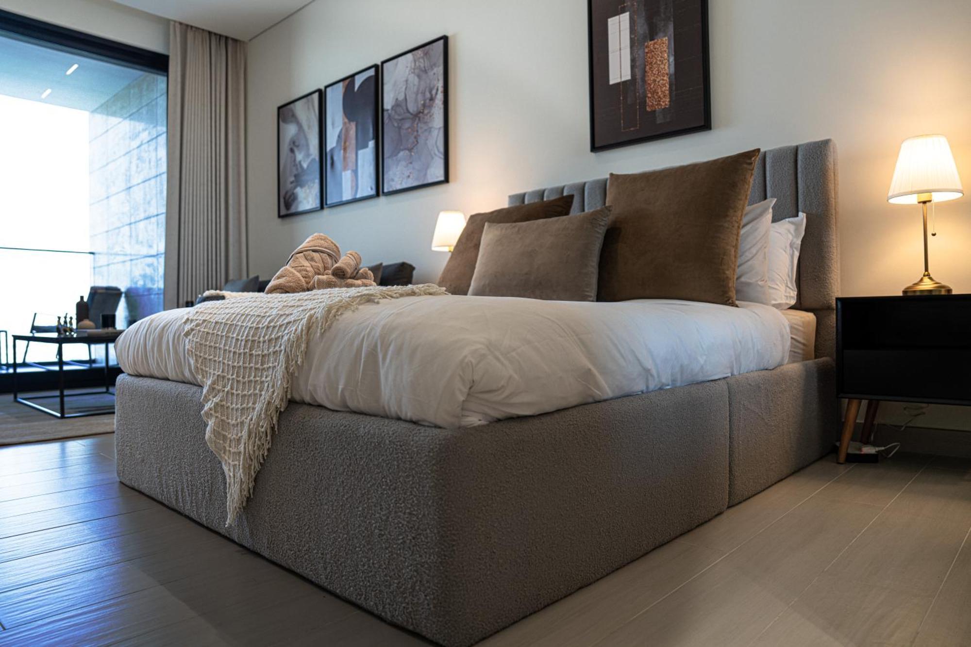 Lux Business Bay With Jacuzzi & Canal View Apartment