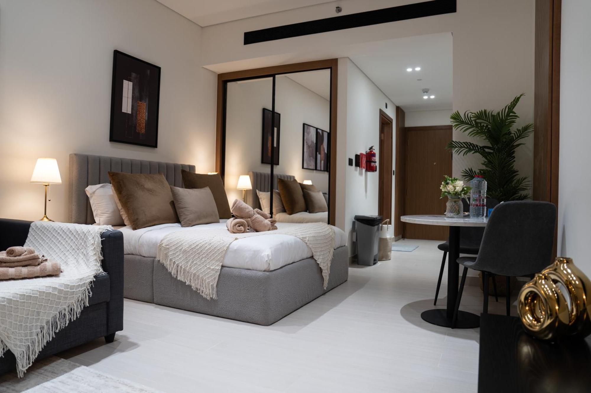 Lux Business Bay With Jacuzzi & Canal View Apartment