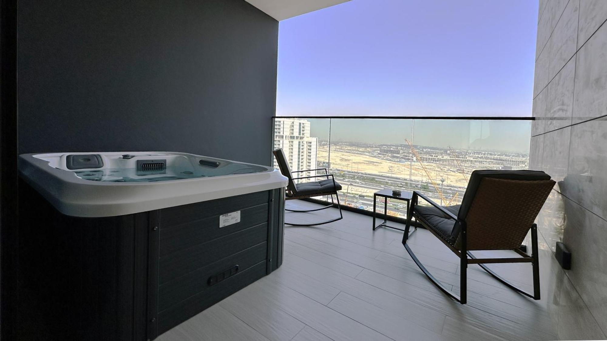 Lux Business Bay With Jacuzzi & Canal View Apartment